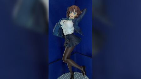 Figura de una niña riendo (La risa del lunes, Ai-chan) 17/01/2019