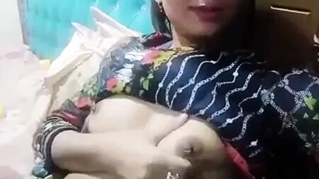 Chica bangladesí masturbándose