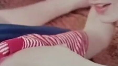 Una increíble estrella del porno clásico en una página web de porno clásico