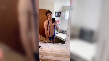 chico sexy con mankini