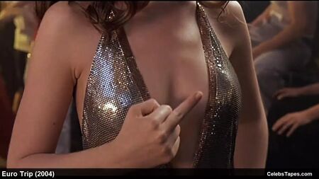 Michelle Trachtenberg, Lucy Lawless y Jessica Boehrs en topless