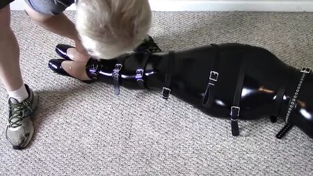 Bondage con correas 9