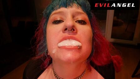 Paige vuelve para un gangbang anal empapado de semen - EvilAngel
