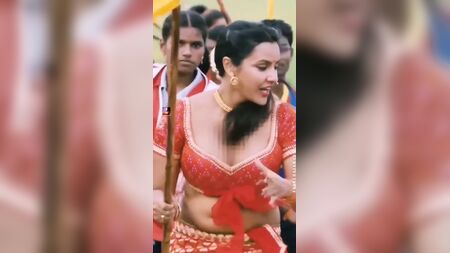 El ombligo de Priya Anand