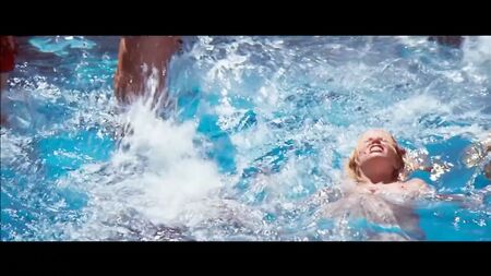 Escena de la piscina con Suzanne Somers en topless de «Magnum»