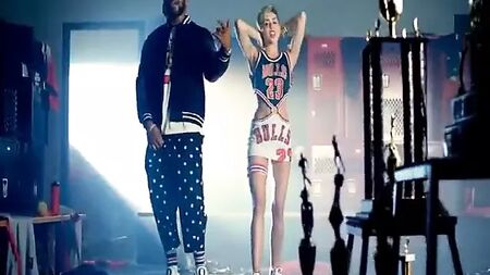 Miley Cyrus contra Miley May