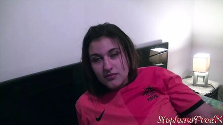 Mirah, una chica árabe de 18 años, busca un trío
