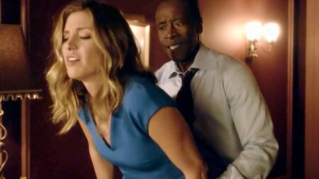 Dawn Olivieri: sexo por detrás en «Una casa de mentiras»