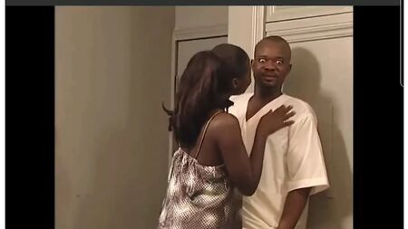 ¡A la actriz de Nollywood Mercy Johnson se la están follando como a una perra!