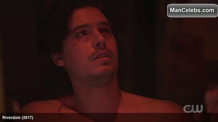 Los abdominales sin vello de Cole Sprouse