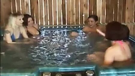 Lesbianas en el jacuzzi