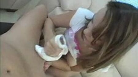Masturbación con sus bragas