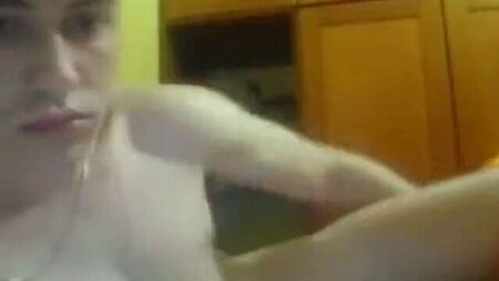 Un chico albanés por webcam