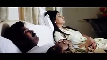 Escenas picantes de la India en una película tamil