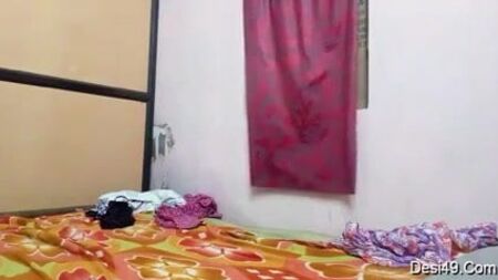 Parejas de ancianos tamiles manteniendo relaciones sexuales