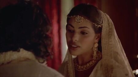 Indira Varma y Sarita Choudhury en una película sobre el Kamasutra