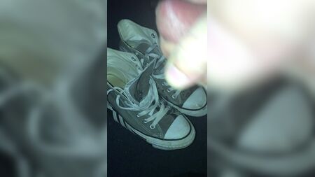 Venga, chicas, unas Converse grises de caña alta