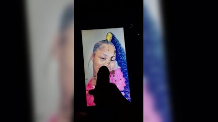 Una zorra con un culo de infarto se prepara para recibir una ofrenda de semen