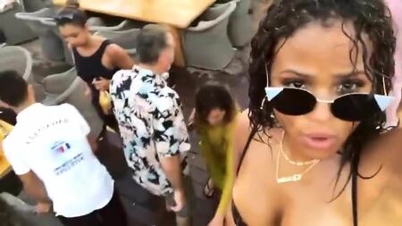 Christina Milian está de muerte en sus vacaciones