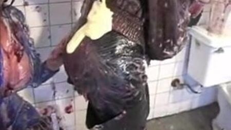 ¡Unas botas altas de goma muy atrevidas!