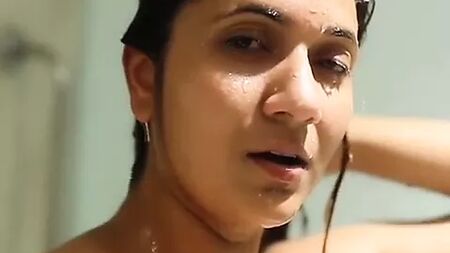 Pooja Laxmi Joshi: «Shower on Her», de Fliz Movies