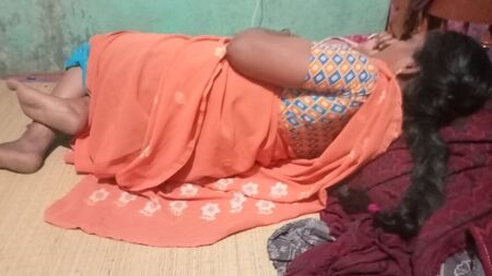 Sexo con una tía del pueblo desi