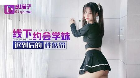 Una colegiala asiática traviesa disfruta jugando con su padrastro - Orgasmo femenino en 4K