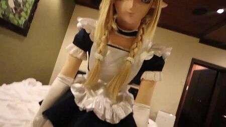 Kigurumi juega con el pene