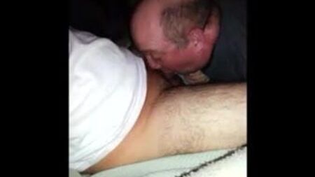 Hombres mayores chupando un buen pene