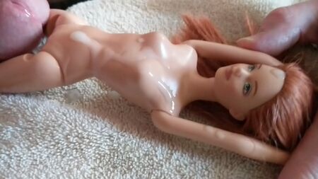La Barbie pelirroja vuelve a las andadas