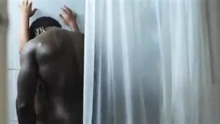 50 Cent se folla a una tía buena en la ducha