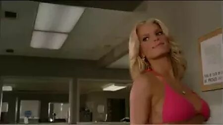 Jessica Simpson en «Los duques de Hazzard» - Bikini rosa