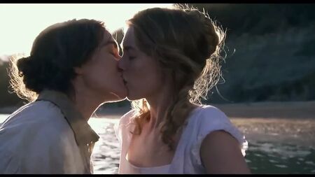 Saoirse Ronan y Kate Winslet en varias escenas de sexo lésbico