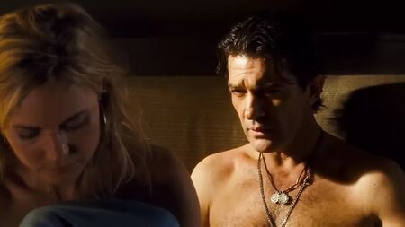 Radha Mitchell - Uña y carne