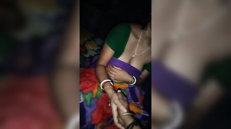 Vídeo de una bhabhi desi grabado por su marido cuando está contenta (Parte 1)