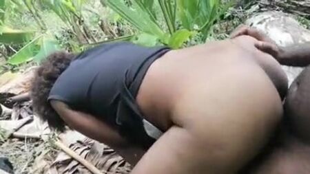 Follada en la selva de Papúa Nueva Guinea