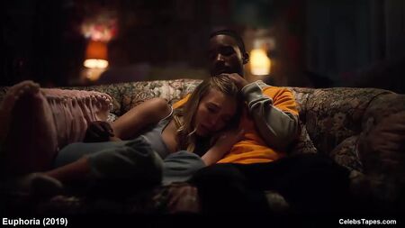 Barbie Ferreira, Hunter Schafer, Sydney Sweeney: desnudos y sexo