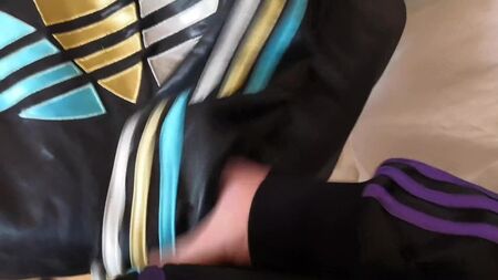 jugar, masturbarse y correrse Adidas Chile 62
