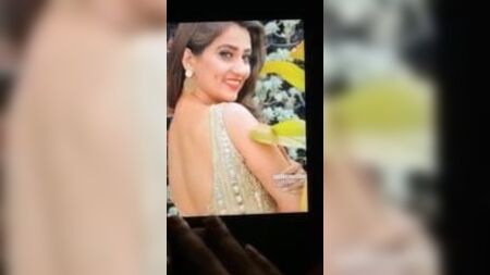 Manjusha, la telugu, un homenaje al semen caliente
