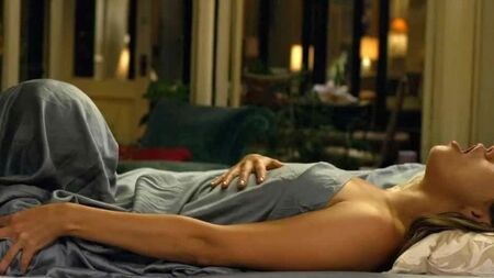 Escena de sexo de Mila Kunis en «Friends with Benefits» - ScandalPlanet