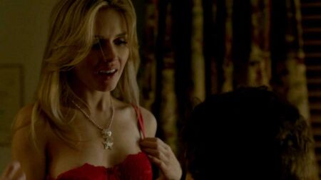 Kelly Curran: sexy y en topless