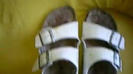 semen en unas sandalias Birkenstock