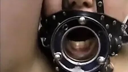 Bondage facial extremo con adolescentes asiáticas