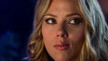 Vídeo de Scarlett Johansson besándose apasionadamente