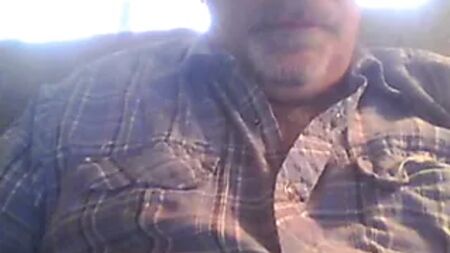 Un hombre de negocios se da un masaje