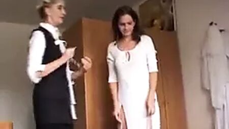 Una joven se prepara para la boda