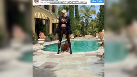 Caroline Vreeland: desnuda para ELLE Rusia, noviembre de 2019, n.º 2