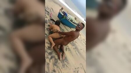 Este negro se folla a las blancas como un perro
