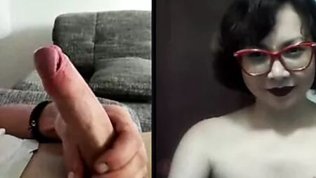 Me encanta ver cómo los hombres se masturban por webcam
