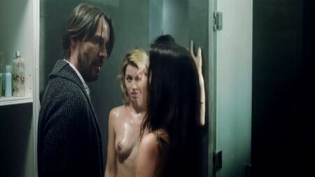 Escena de sexo de «Knock Knock» (2015) (sin música)